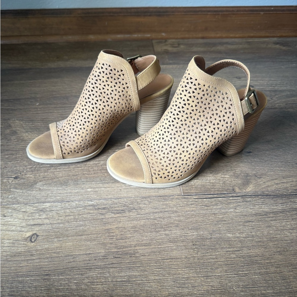 Universal Thread Tan Heeled Booties with Perforated Design